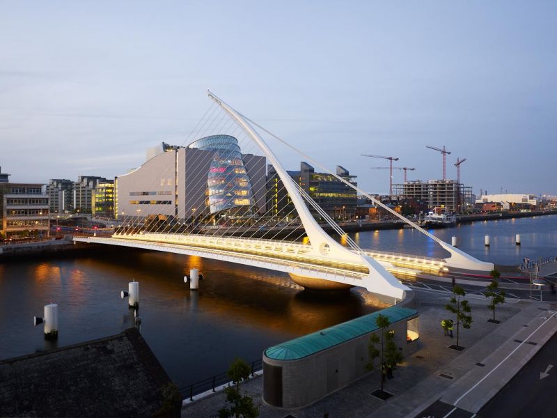 Samuel Beckett bridge crossing the river Liffey, Santiago Calatrava, Dublin, Ireland