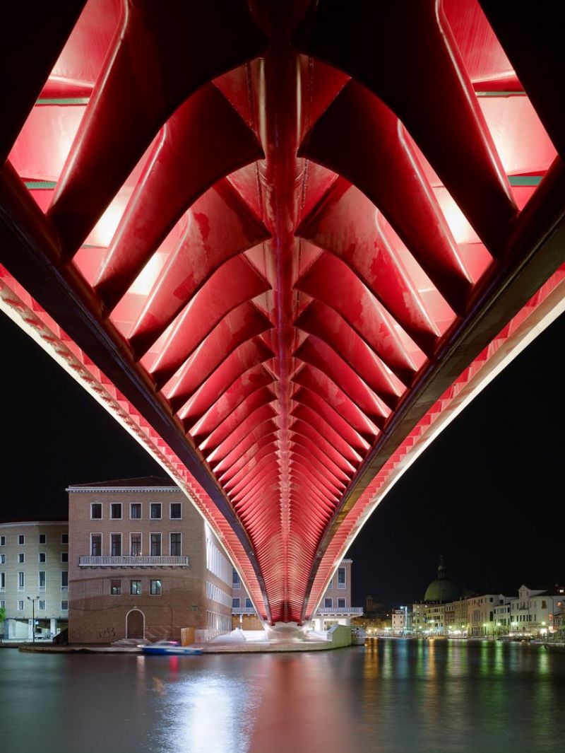  Ponte della Costituzione crossing the Canale Grande, Santiago Calatrava, Venice, Italy
